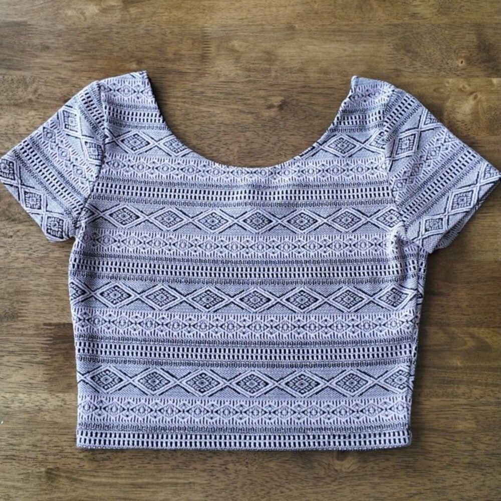 H&M Divided Pink Black Textured Crop Top Size Small Geometric Stretch Knit